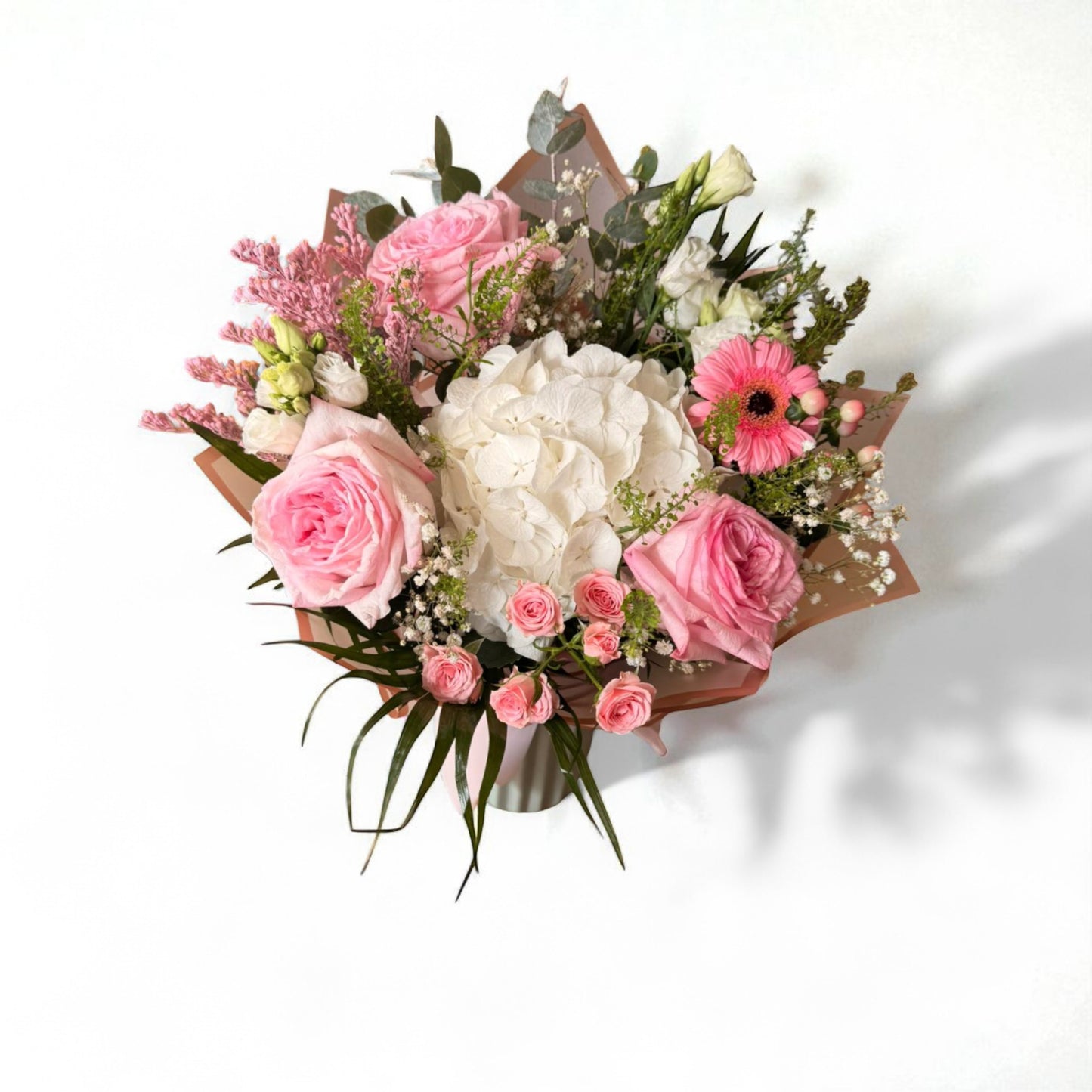 Buchet „Delicate Embrace” About Flowers