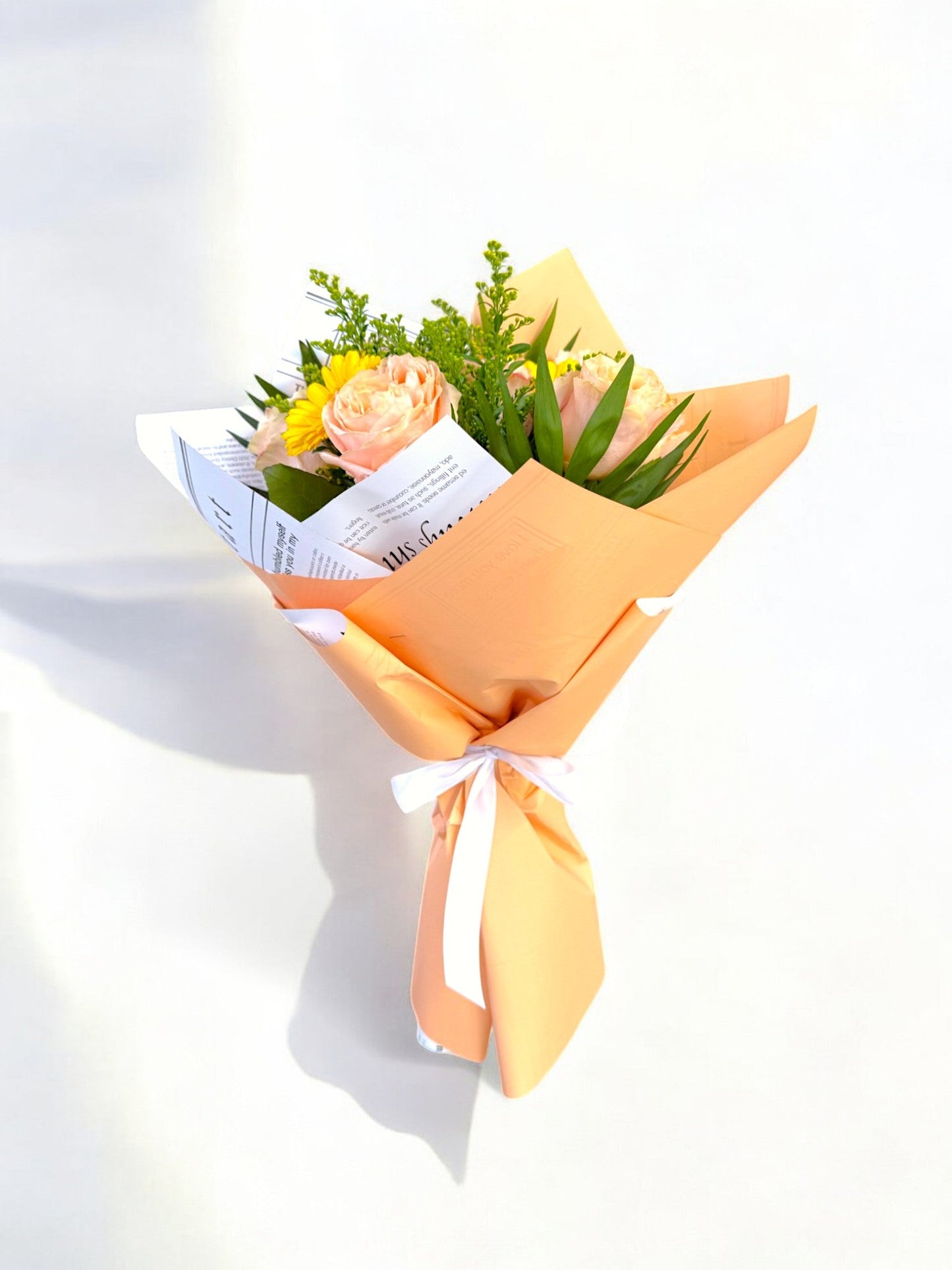 Buchet cu trandafiri portocalii, gerbere și solidago About Flowers