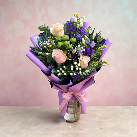 Buchet “Berry Sunshine” – mov, roz, verde și galben într-o compoziție veselă