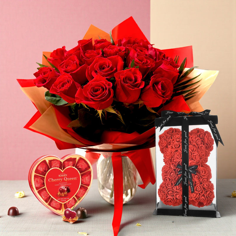 Pachet Valentine's Day: 21 trandafiri roșii, bomboane Cherry Queen și ursuleț din trandafiri roșu – cadou Iași | About Flowers
