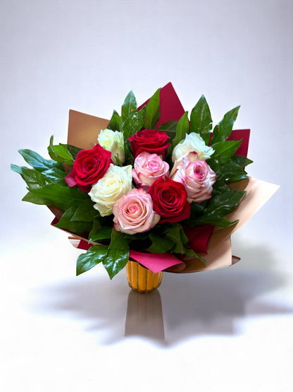 Buchet 9 trandafiri mix About Flowers