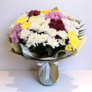 Buchet crizanteme mix colorate – alb, galben, roz și grena