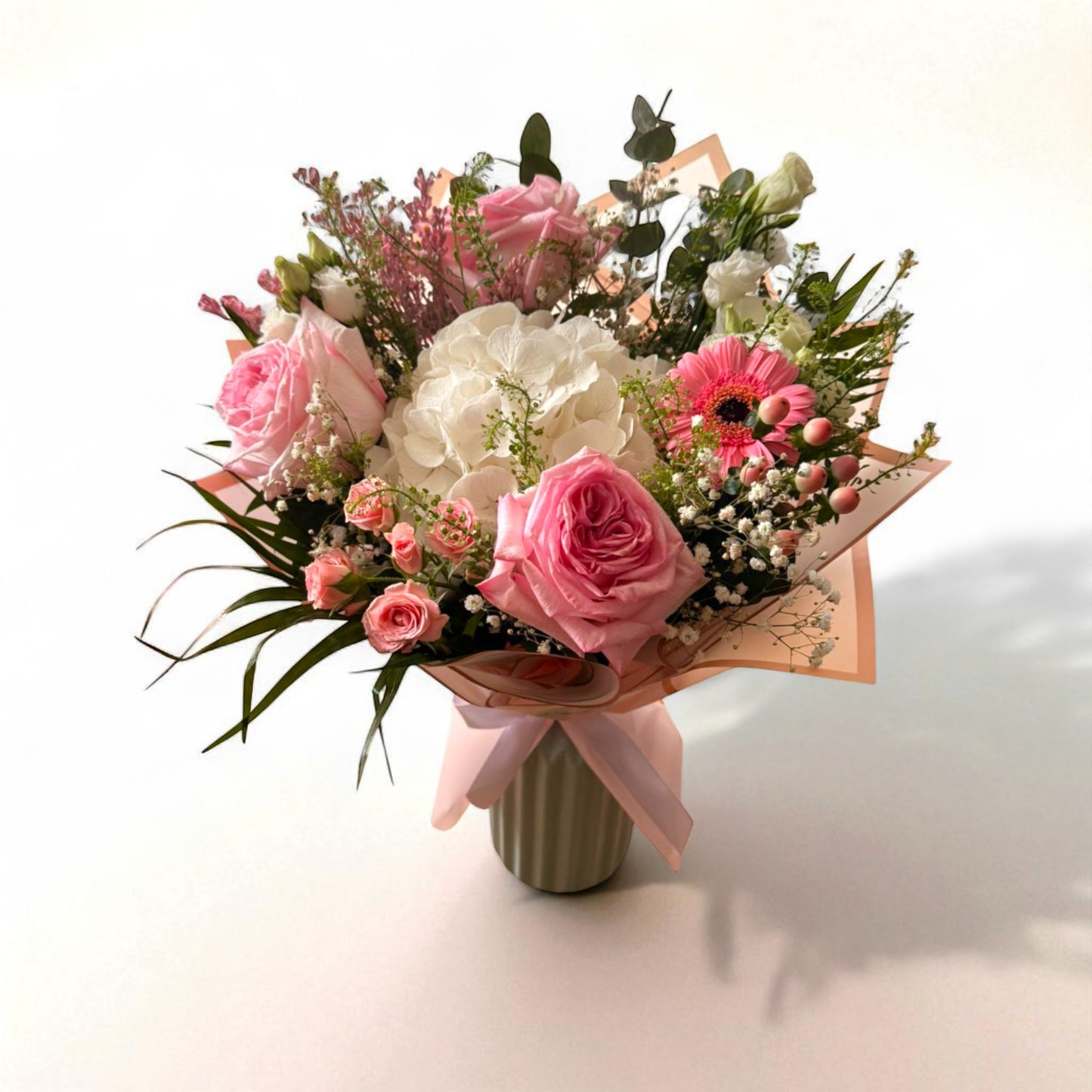 Buchet „Delicate Embrace” About Flowers