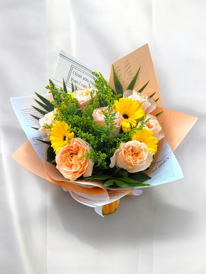 Buchet cu trandafiri portocalii, gerbere și solidago About Flowers