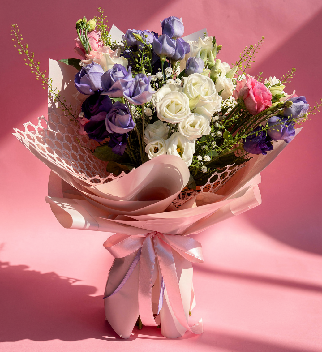 Buchet lisianthus în culori mixte – mov, alb și roz – livrare flori Iași | About Flowers