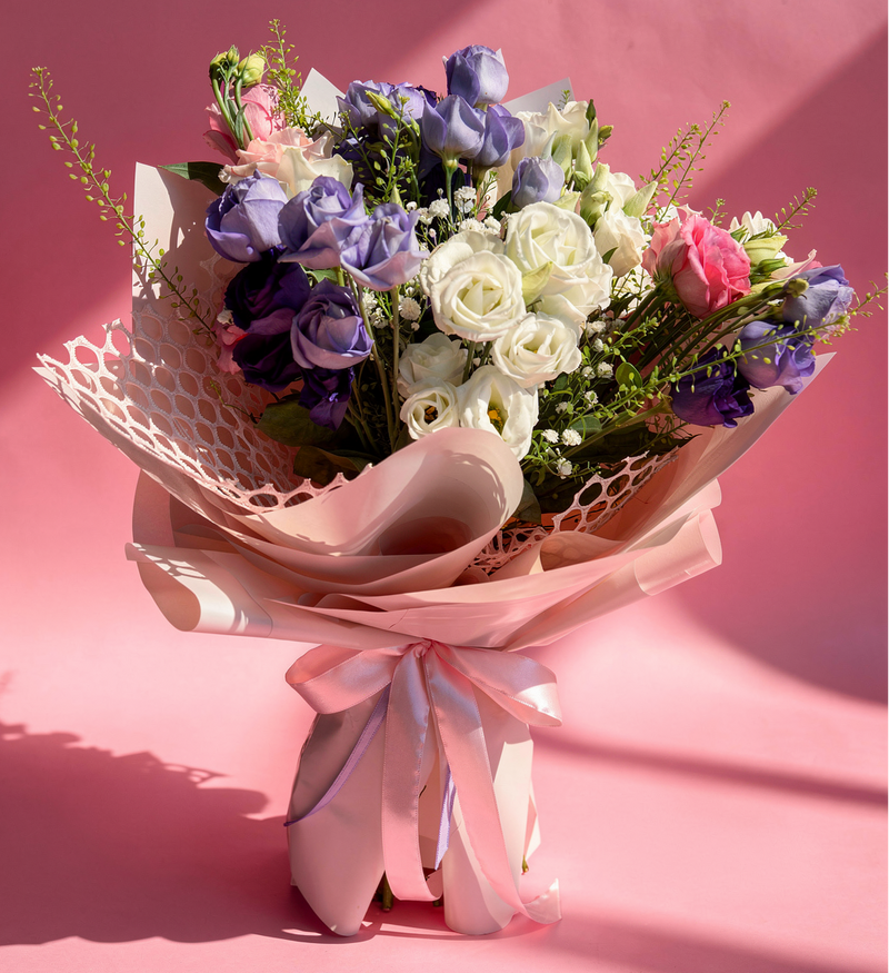 Buchet lisianthus în culori mixte – mov, alb și roz – livrare flori Iași | About Flowers