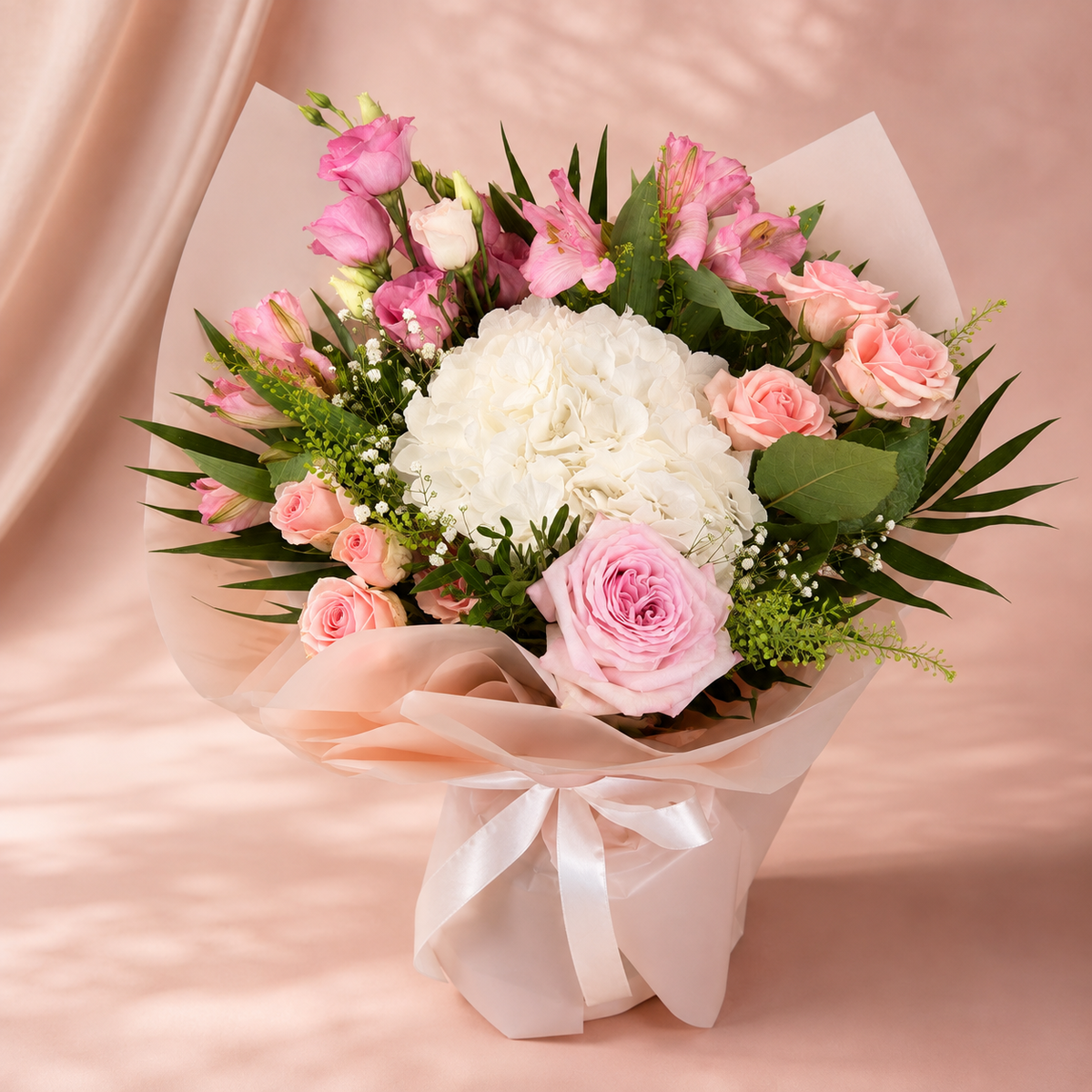 Buchet „Pinky Dream” – Hortensie albă și flori roz pastel