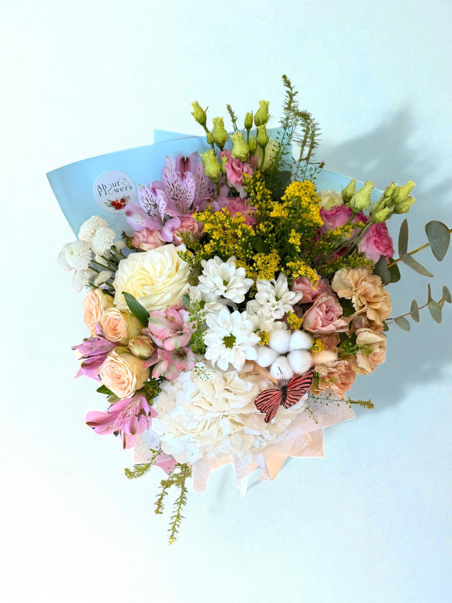Buchet „Pastel Fantasy” – Armonie florală în nuanțe delicate