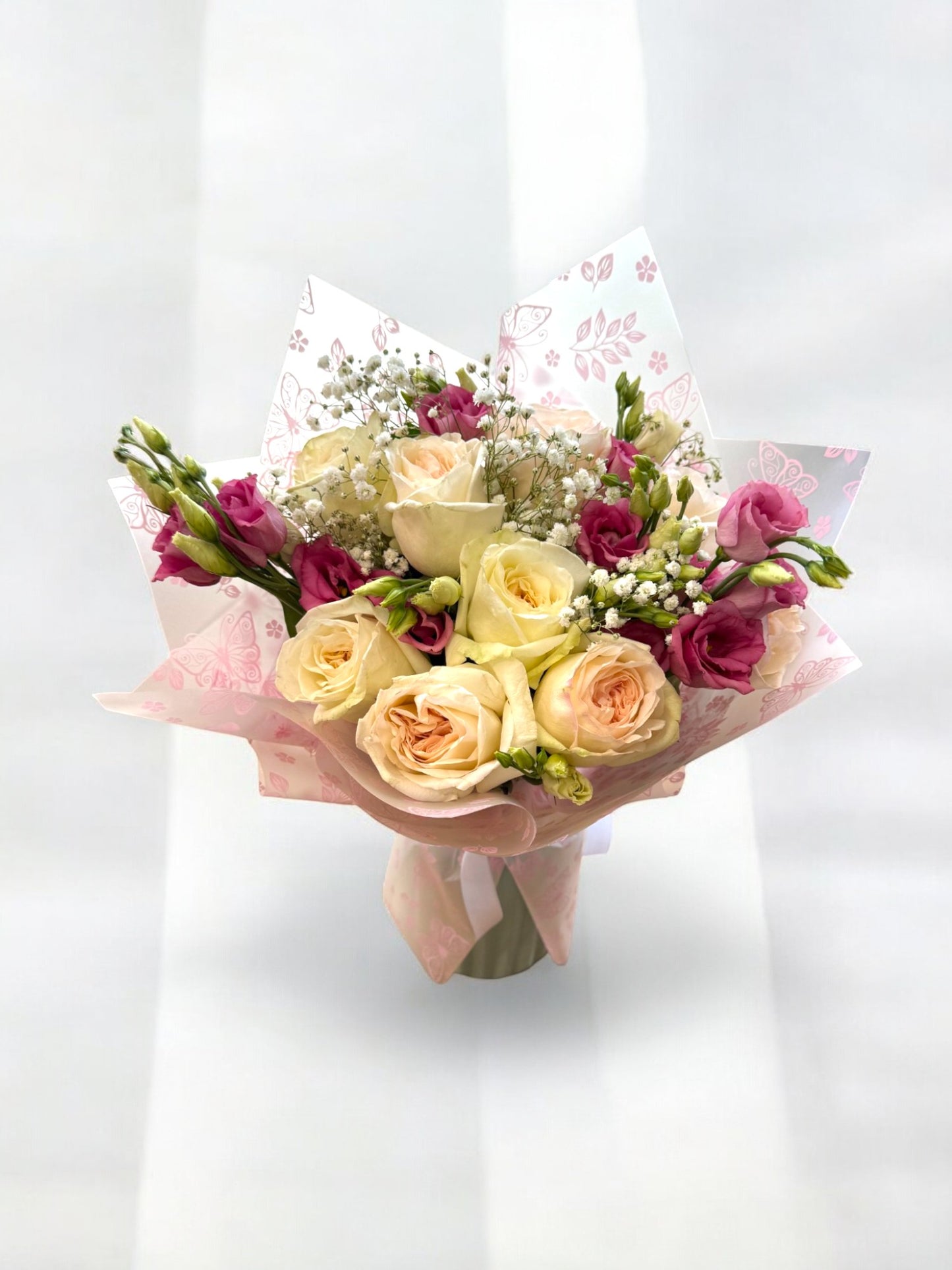 Buchet O’hara cu lisianthus și gypsophila