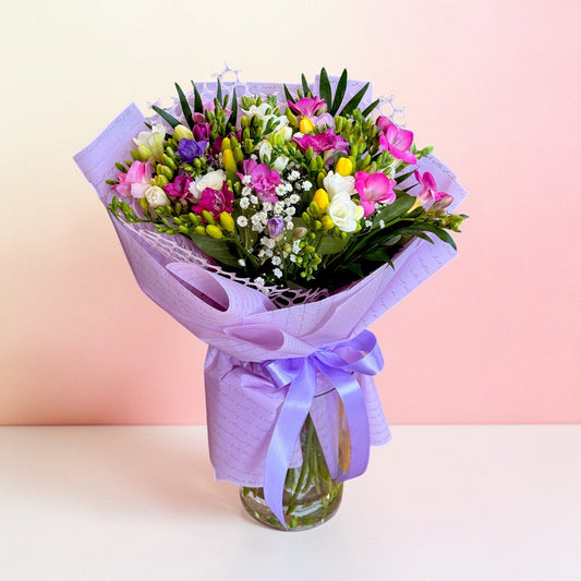 Buchet „Parfum Intens” – 35 Frezii Mix de Culori